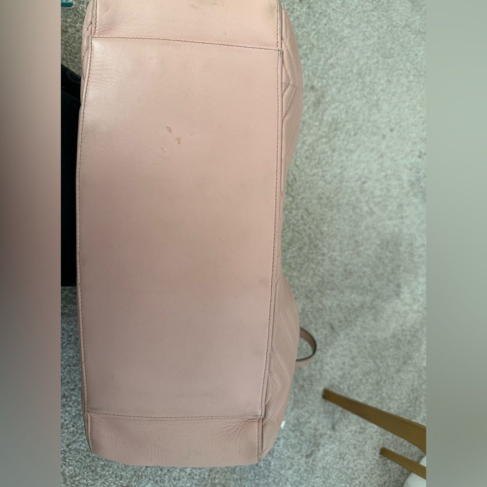 Well worn but beautiful Pink Gucci Purse - Picture 11 of 16